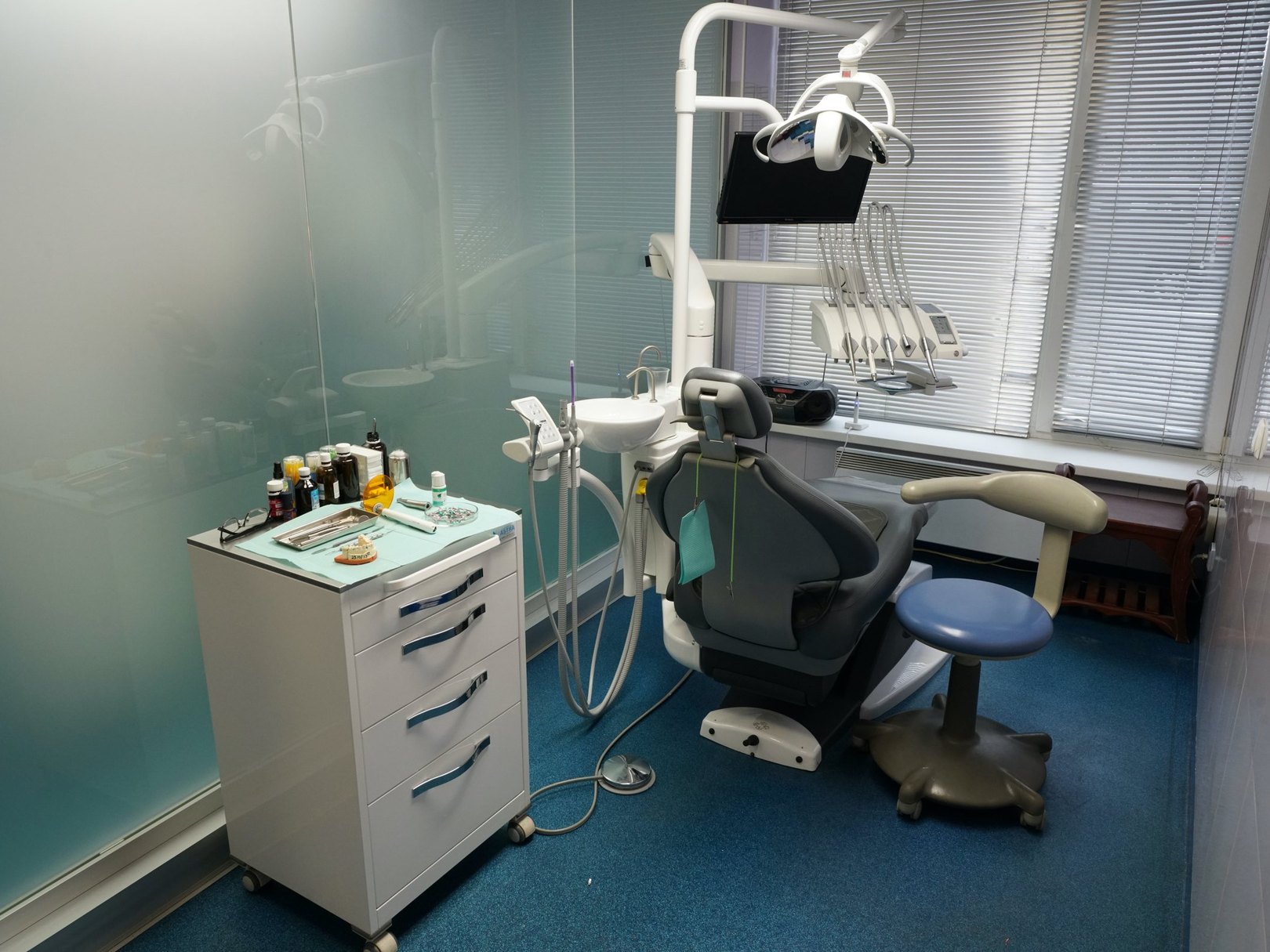 Treatment room at KONS dental clinic