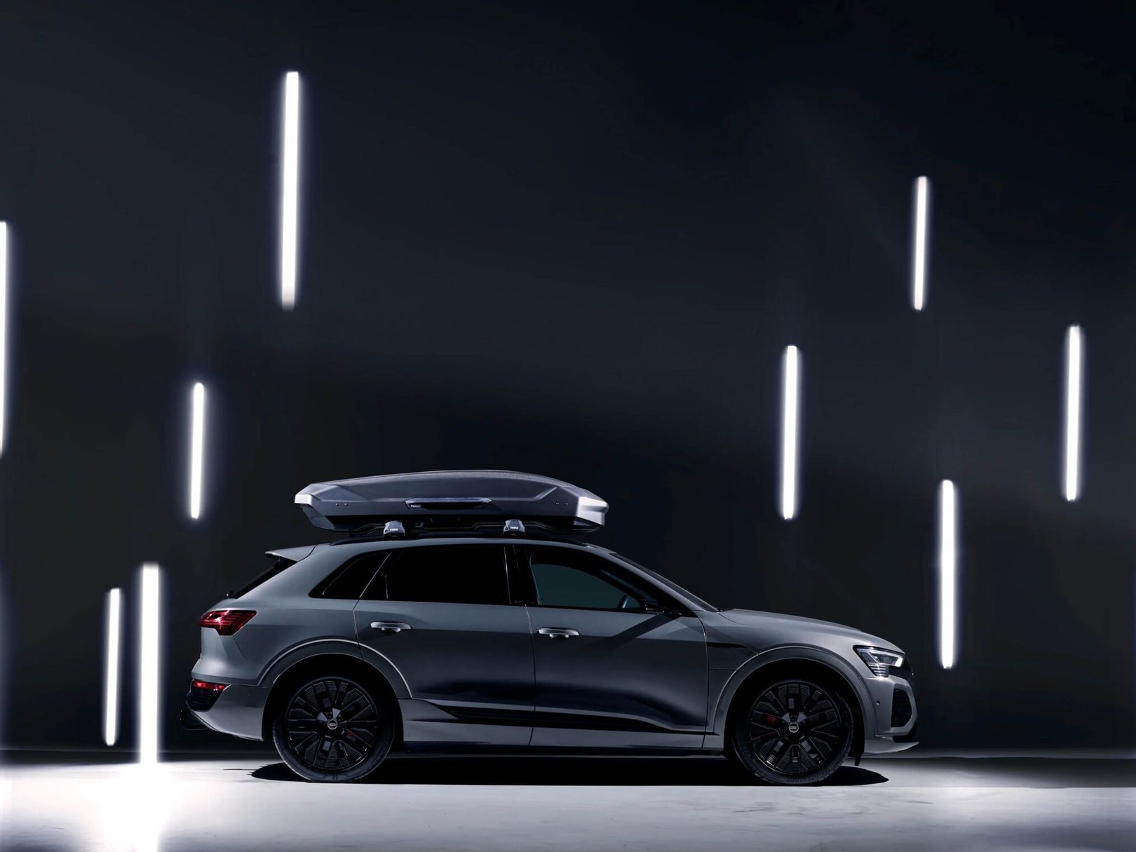 Crossover with a roof box — TU LE